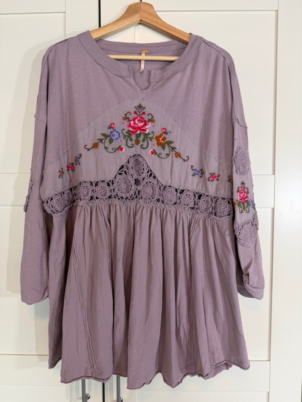 Free People Lilac Ribbed Knit Top with Brass Logo B4